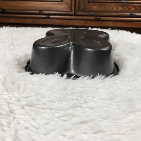 NWOT Wilson Bunny Non-Stick Baking Pan - Picture 9 of 10